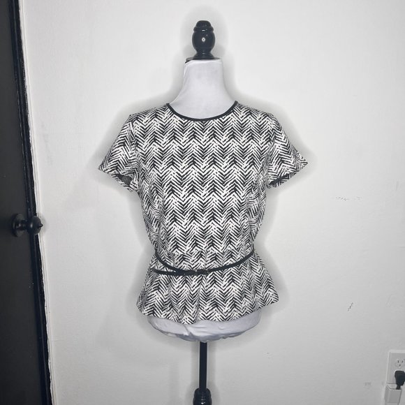 Liz Cliaborne Career Zebra Like Pattern Short Sleeve Top Size M - Picture 2 of 8